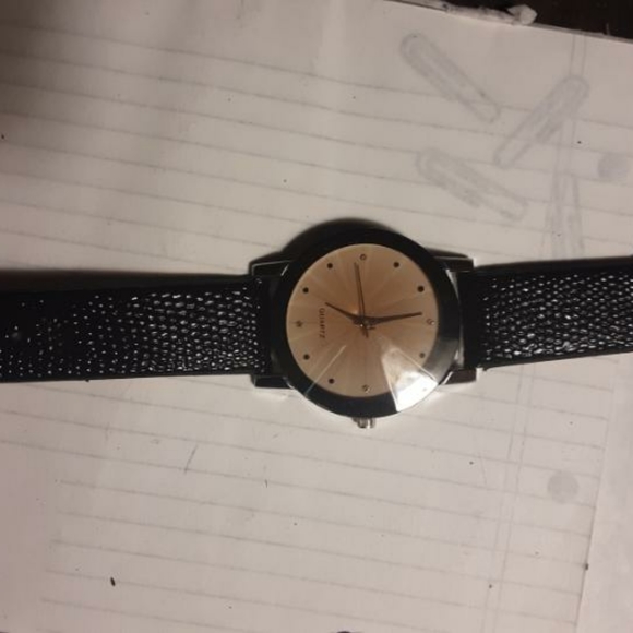Quartz Watch - Picture 2 of 2